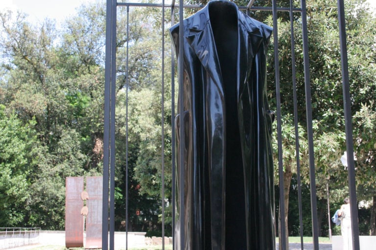 Paolo Guiotto Il corpo assente 02 Ehi ma chi ha ridotto così Villa Torlonia? Ah, già, è la Biennale di Scultura di Roma