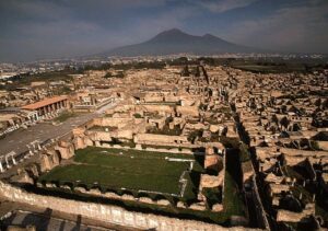 Pompei? La gestiscano i privati! Così Maurizio Gasparri, che anima il dibattito sullo stato di degrado dell’area archeologica. Mentre a Londra si fregano le mani: la mostra sugli ultimi giorni della città è la terza più visitata della storia del British Museum