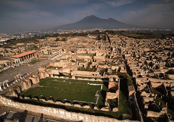 In Italia ci diamo da fare per scoraggiare i privati che vogliono investire nel patrimonio? Tranquilli, a sostenere Pompei ci pensa l’Epadesa, dalla Francia…