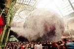 Red – Richie Hawtin facing the Leviathan of Anish Kapoor photo by Pierre Emmanuel Rastoin5 Richie & Anish. Al Grand Palais il Leviatano si fa electro… Ed è subito party