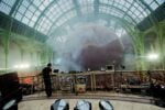 Red – Richie Hawtin facing the Leviathan of Anish Kapoor photo by Pierre Emmanuel Rastoin6 Richie & Anish. Al Grand Palais il Leviatano si fa electro… Ed è subito party