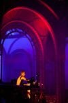 Red – Richie Hawtin facing the Leviathan of Anish Kapoor photo by Pierre Emmanuel Rastoin4 Richie & Anish. Al Grand Palais il Leviatano si fa electro… Ed è subito party