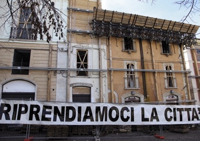 I Saluti da L’Aquila di Giuseppe Stampone arrivano al Macro. E diventano pure un libro