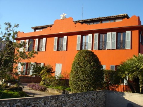 Una veduta di Villa Arson a Nizza Che atmosferina, in tutta Europa... Artisti francesi sulle barricate a difesa del direttore di Villa Arson di Nizza