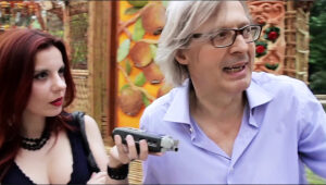 Vittorio Sgarbi ai microfoni di Artribune Television. Tutta l’arte è contemporanea, e tutti i curatori sono dei becchini…