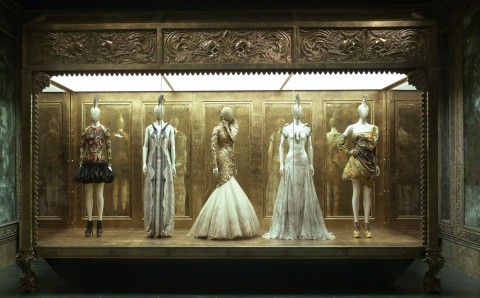 22.McQueenGalleryViewRomanticGothic Alexander McQueen: l’ultimo dei romantici