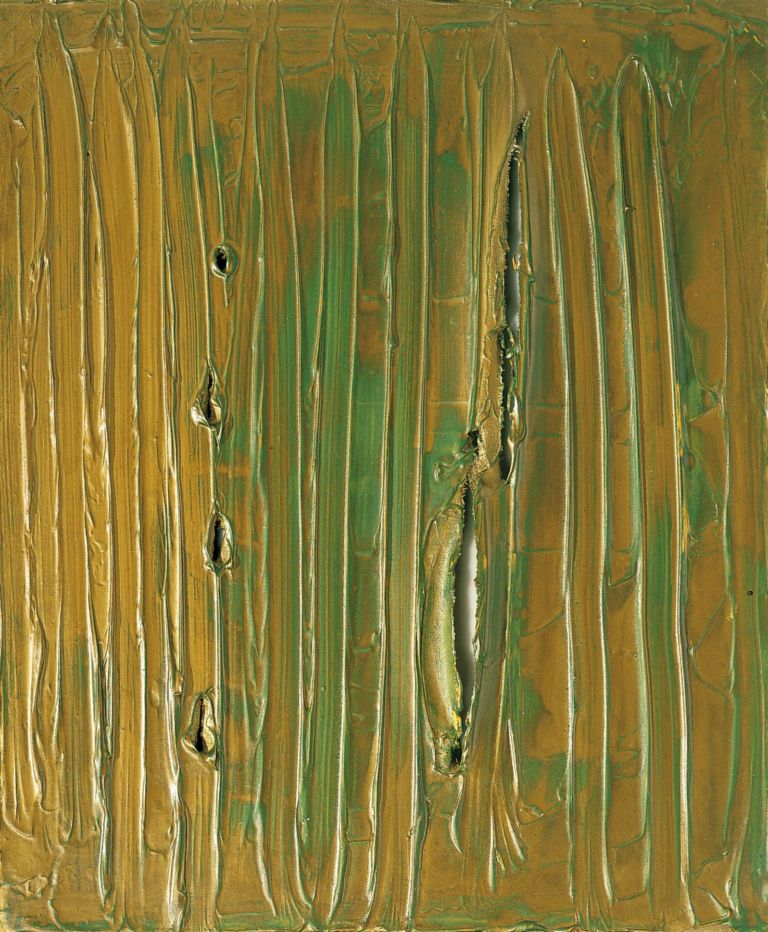 6 Fontana Concetto spaziale 1961 taglibuchi e acrilico su tela 469x387 cm La pittura? Un oggetto