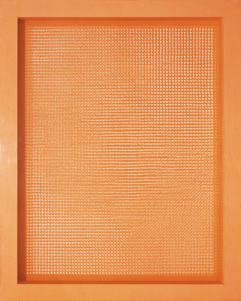 7 Dadamaino Volume a moduli sfasati 1960 fogli di plastica fustellati e applicati su telai sovrapposti 100x80 cm La pittura? Un oggetto