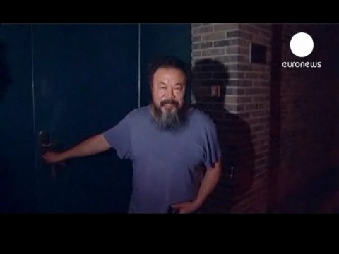 Ai Weiwei Ma non lo avevano liberato? E invece Ai Weiwei non può lasciare Pechino, non può parlare con i media e gli hanno bloccato pure Twitter...