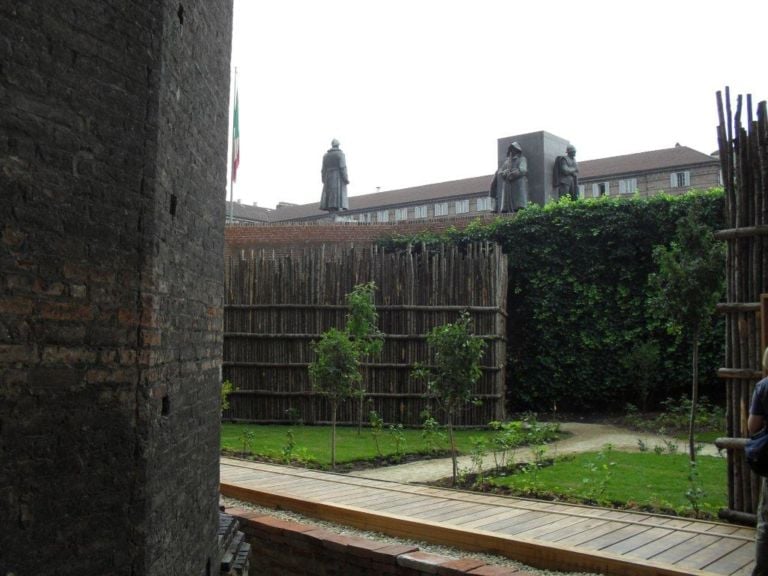 Bosco Photo Claudia Giraud Orto, bosco e frutteto, al centro di Torino. Il Fossato di Palazzo Madama ora è un Giardino Medievale