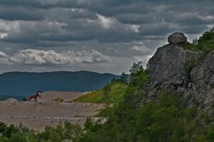 L’arte contemporanea? Muove le montagne