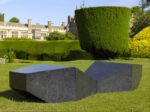 David Adjaye Giza Bench Il castello della creatività. Fra arte e design, Sotheby’s ospite d’onore di Sudeley Castle, nel Gloucestershire