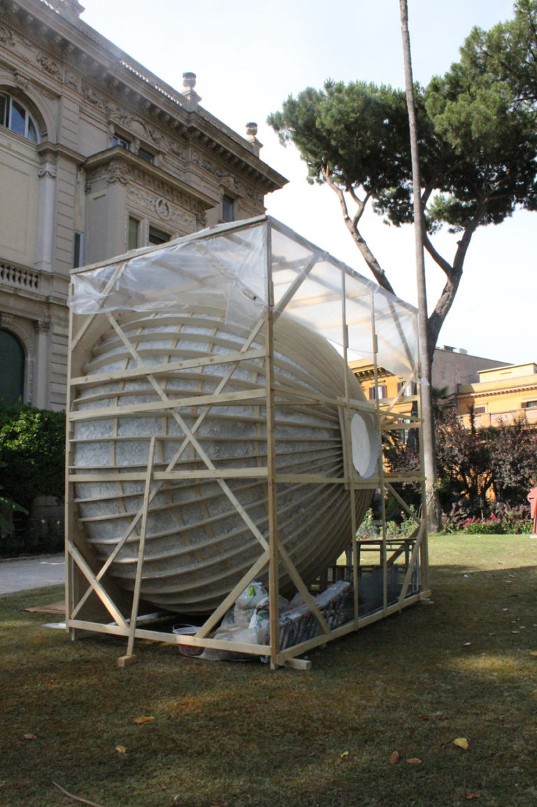 Gilles Rotzetter Shooting Stars 2011. MDF stucco acrilico proiezione 4x4x260 m. Veduta dellinstallazione allIstituto Svizzero di Roma Prima della prima. Inaugurano le installazioni del borsisti dell’Istituto Svizzero di Roma, Artribune ve li fa vedere all’opera