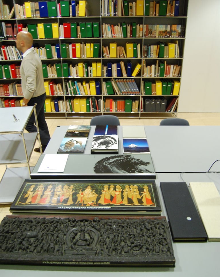 I sei libri affidati al mart Il caffè illy, la Domenica Sportiva, e poi i libri d’artista. Finisce al Mart il viaggio di Dante Bighi