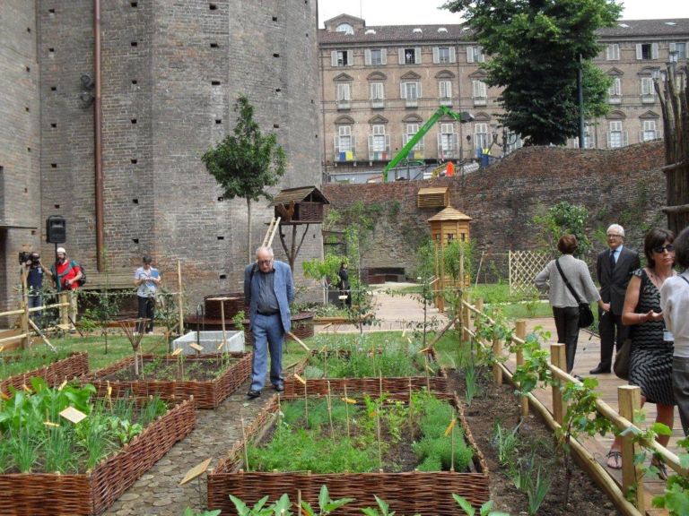 Orto Photo Claudia Giraud Orto, bosco e frutteto, al centro di Torino. Il Fossato di Palazzo Madama ora è un Giardino Medievale