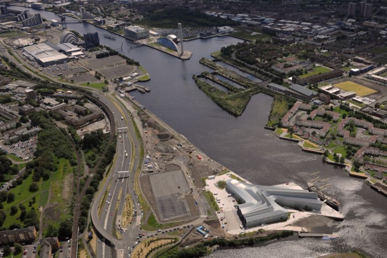 Riverside Museum Zaha Hadid Architects Hawkeye Aerial Photography La Cattedrale del Mare. Fra carcasse post industriali e scheletri navali, Glasgow risorge col Riverside Museum di Zaha Hadid