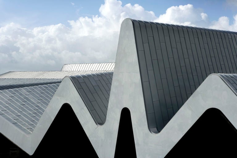 Riverside Museum Zaha Hadid Architects photo by Hufton + Crow 3 La Cattedrale del Mare. Fra carcasse post industriali e scheletri navali, Glasgow risorge col Riverside Museum di Zaha Hadid