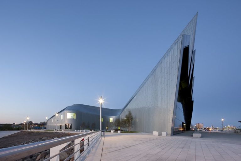 Riverside Museum Zaha Hadid Architects photo by McAteer Photograph Alan McAteer 2 La Cattedrale del Mare. Fra carcasse post industriali e scheletri navali, Glasgow risorge col Riverside Museum di Zaha Hadid