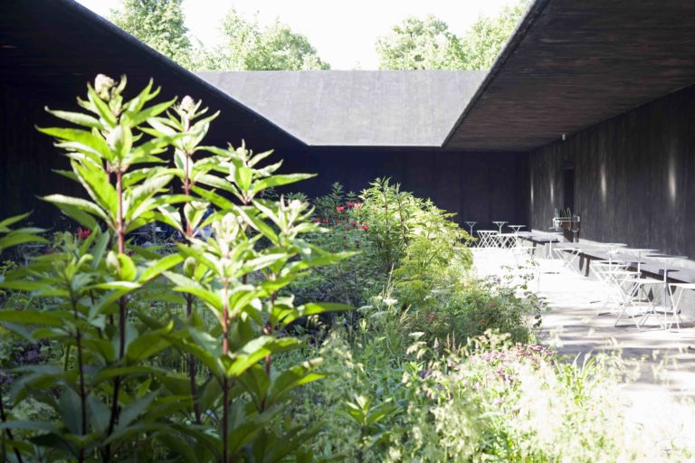 Serpentine Gallery 2011 Peter Zumthor Photo by Walter Herfst Un giardino segreto ad Hyde Park. È il Serpentine Pavilion, per il 2011 firmato dallo svizzero Peter Zumthor