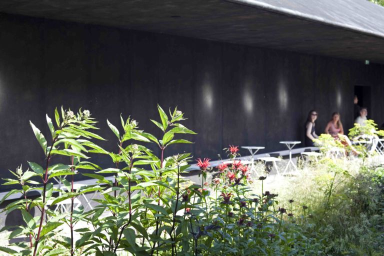 Serpentine Gallery 2011 Peter Zumthor Photo by Walter Herfst 3 Un giardino segreto ad Hyde Park. È il Serpentine Pavilion, per il 2011 firmato dallo svizzero Peter Zumthor