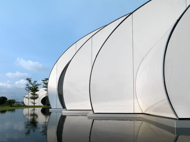 Studio Nicoletti Associati The Pod Kuala Lumpur Malesia 8 E non si dica che l’architettura italiana non gira il mondo. Lo studio romano Nicoletti arriva fino in Malesia, con una archi-cipolla…