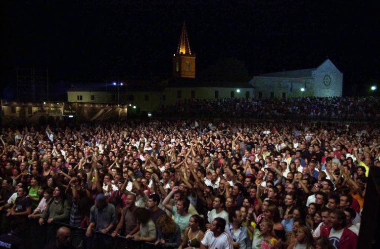 UJazz Arena Perugia, la musica e il B-Side di Aldo Rossi. Umbria Jazz aspetta Prince e si circonda di streetartisti