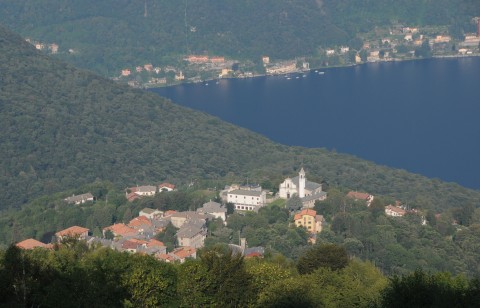 Una veduta di Zelbio Non solo George Clooney. Ricco programma culturale estivo per Zelbio, quell’altro ramo del lago di Como…