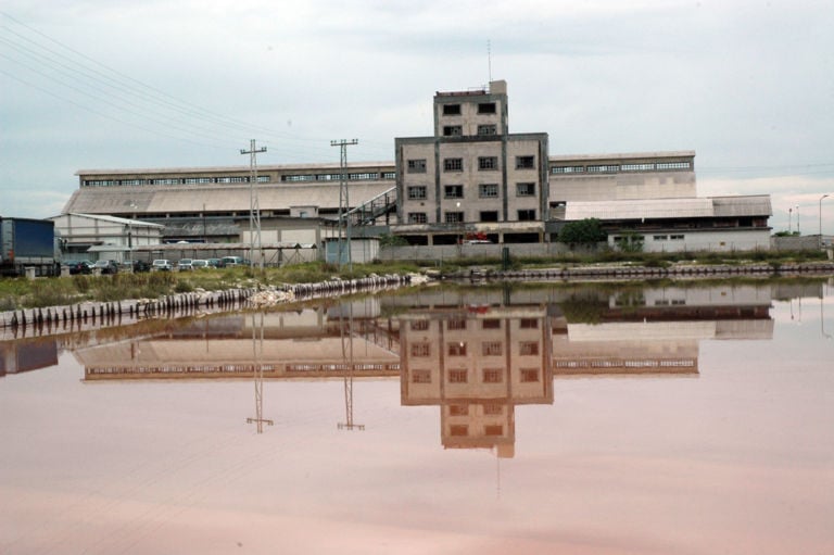 Vista dinsieme del Magazzino Nervi 2008 L’Italia che tiene al suo patrimonio culturale. In Puglia, salvato dall’incuria il Magazzino Sofisticazione Sali di Pier Luigi Nervi