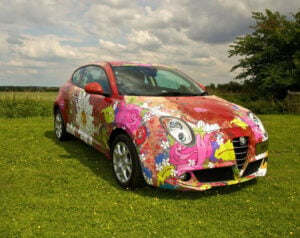 Quando l’auto è d’artista. Alfa Romeo ingaggia Louise Dear, ed è subito MiTo