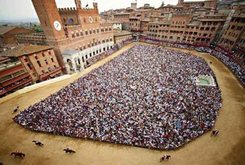 2g Bianco come un cencio. Il palio di Francesco Carone