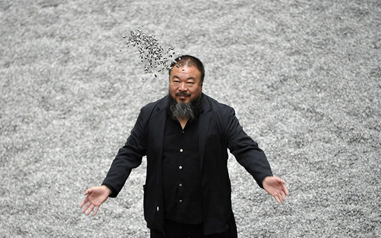 Pechino? È una città della violenza. Ai Weiwei rompe il silenzio e racconta a Newsweek la sua detenzione e la corruzione che regna sovrana in Cina