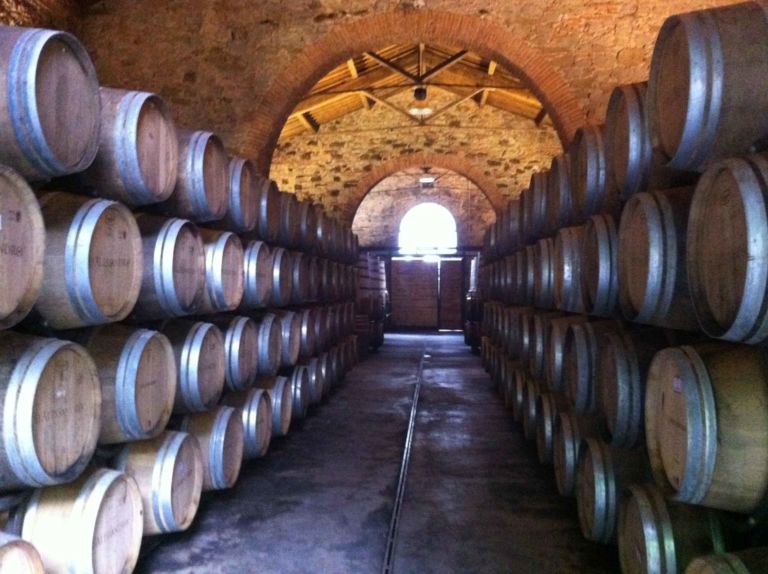 Borgo Syrah Cortona fontana Daniel Buren foto Riccardo Murelli 2 Estate a Cortona, fra vino e arte contemporanea. Foto+video report da Borgo Syrah, ecco chiccera alla festa per Daniel Buren