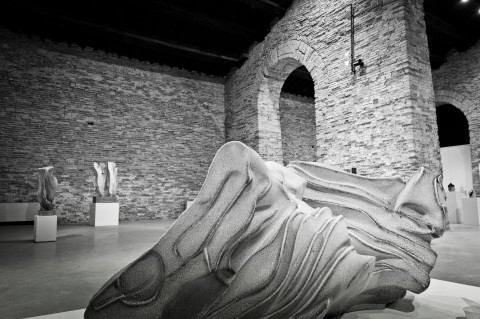 Carlo Zauli - Terra che rivive - veduta della mostra presso gli ex Magazzini del Sale, Cervia 2011 CR1 6184 Zauli fra terra e cielo