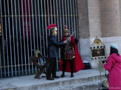 Centurione al colosseo I restauri del Colosseo. Ecco perché Diego Della Valle sta per buttare 25 milioni