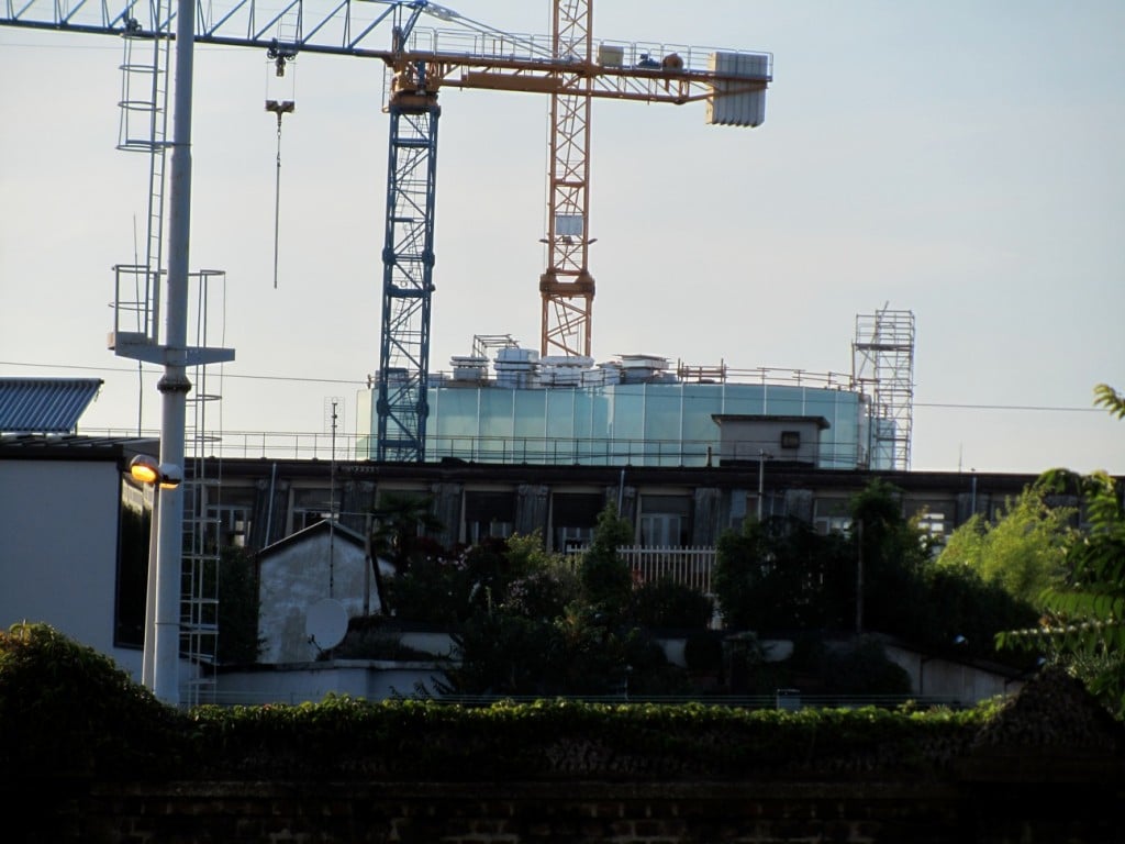 Il Quai Branly di Milano cresce lungo i Navigli. In Zona Tortona sta nascendo (e si inizia a vedere) il nuovo museo firmato Chipperfield