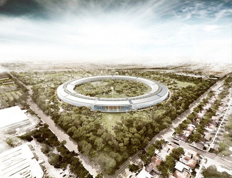 Il progetto di Foster partners per il campus Apple © Foster + Partners ARUP Kier + Wright Apple 2 Un disco volante a Cupertino. Ecco il progetto di Lord Norman Foster per il futuro Campus Apple