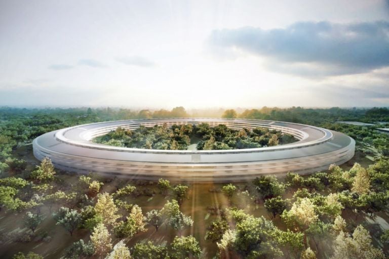 Il progetto di Foster partners per il campus Apple © Foster + Partners ARUP Kier + Wright Apple 1 Un disco volante a Cupertino. Ecco il progetto di Lord Norman Foster per il futuro Campus Apple