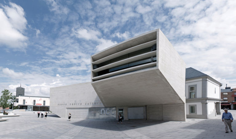 La facciata Sud del Nuevo Centro Cultural Photo Ga Guerra © FUNDC L’architettura? Migliora la vita. In un paesino nei dintorni di Madrid il Nuevo Centro Cultural dello studio FÜNDC