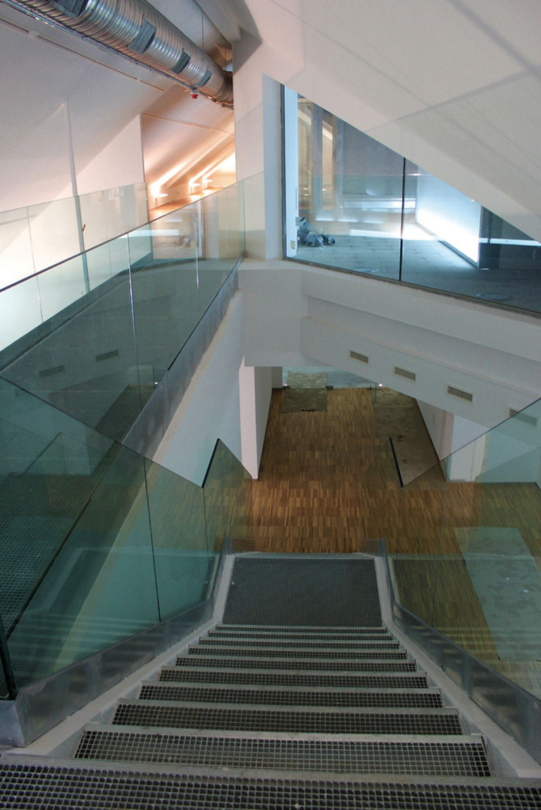 Spazi preesistenti riadattati ad aree espositive PhotoGil © Ayuntamiento de Pozuelo L’architettura? Migliora la vita. In un paesino nei dintorni di Madrid il Nuevo Centro Cultural dello studio FÜNDC