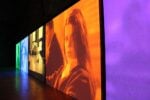 Susan Hiller Psi Girls 1999. Particolare dellinstallazione. Flussi percettivi in movimento