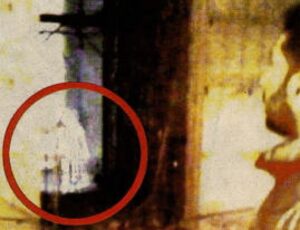 Lo Strillone: l’architetto e il fantasma al museo sul Mattino di Napoli. E poi Tunisia, Giotto Stoppino, Leonardo…