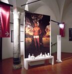 7. ENZO DAL VERME SAN SEBASTIANO installazione presso il Museo Santa Giulia di Brescia courtesy Wave Gallery Metti una sera a Brescia. Passeggiata – fotocamera in mano – fra gallerie e musei in festa per la Settimana dell’Arte, ecco i risultati