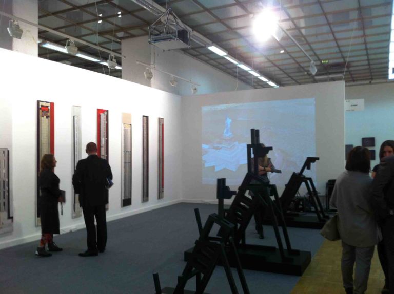 Art Moscow 2011 14 Non solo Biennale. Mosca mette sul piatto anche la quindicesima edizione della fiera Art Moscow, e fra gli stand compare anche un po’ di Italia. A voi tutte le foto