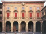 Bologna Palazzo Magnani UniCredit Succede da dieci anni, sempre uguale: le banche per un giorno aprono alle visite i loro palazzi. Quest’anno però c’è anche Artribune a farveli vedere