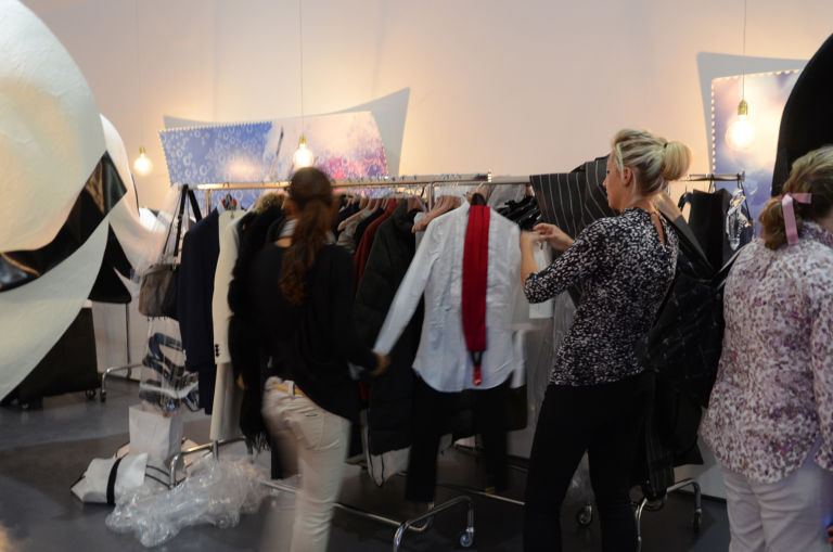 C25 Options of Luxury backstage 5 Inaugura in queste ore ore a Milano C25 Options of Luxury, la mostra sul lusso della moda e del design curata da Italo Rota. Ma su Artribune c’è già la preview…