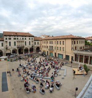 Come fare a tenere per tre giorni tutta una città a parlare di filosofia, scienza, storia? Basta farlo Comodamente. Come a Vittorio Veneto…