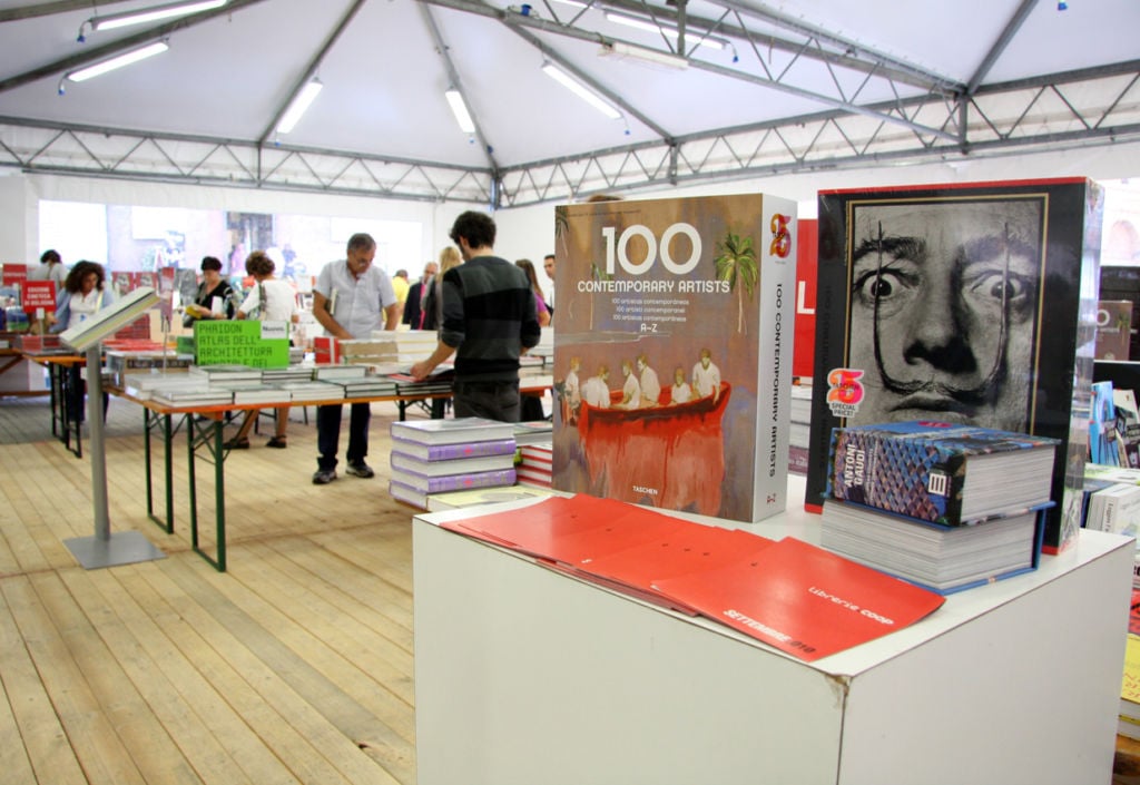 A Bologna Artelibro al countdown, intanto si apre una mega-libreria temporanea a Piazza Nettuno