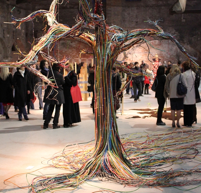 Va in Finlandia il Premio Speciale Arte Laguna 2011. Vince l’albero di Lego di Mika Helin e Matti Koskinen