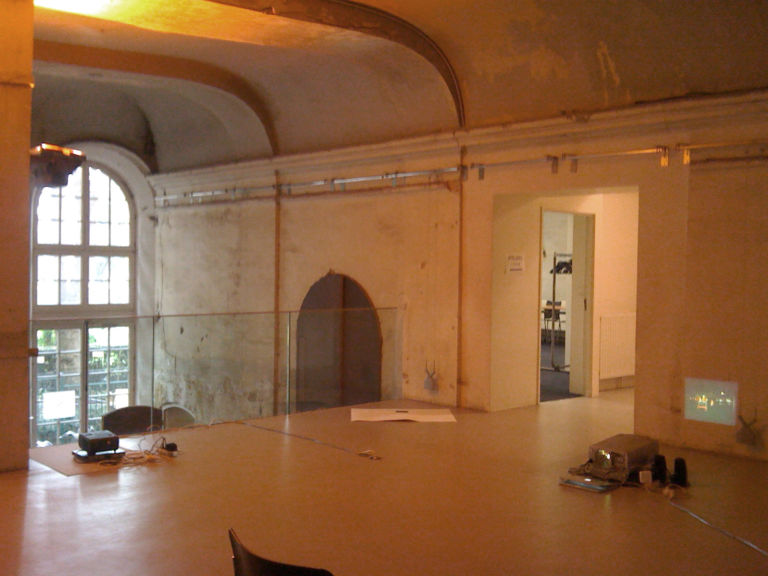 Matteo Fato Vidéos Dessins veduta dell’installazione presso il Centre International d’Accueil et d’Echanges des Récollets Parigi 1 Disegni che sublimano in video. A Parigi residenza d’artista e mostra chez Dena Foundation per Matteo Fato, ecco le immagini