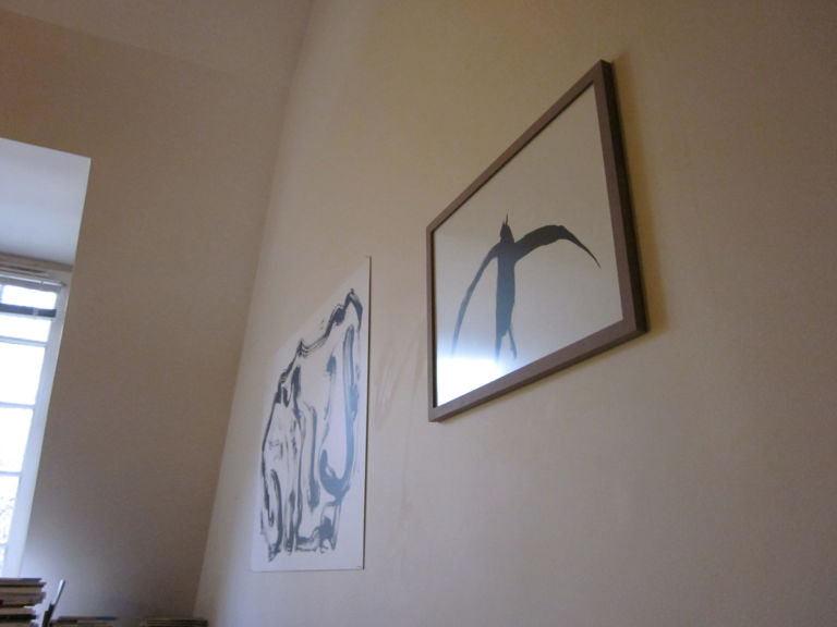 Matteo Fato Vidéos Dessins veduta dell’installazione presso il Centre International d’Accueil et d’Echanges des Récollets Parigi 4 Disegni che sublimano in video. A Parigi residenza d’artista e mostra chez Dena Foundation per Matteo Fato, ecco le immagini